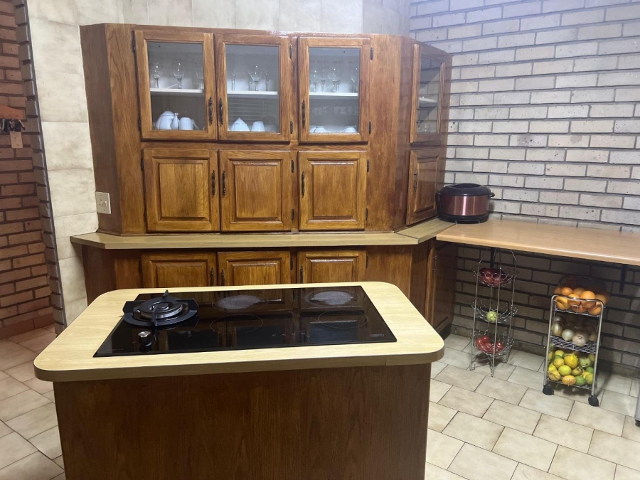 5 Bedroom Property for Sale in Potchefstroom South North West